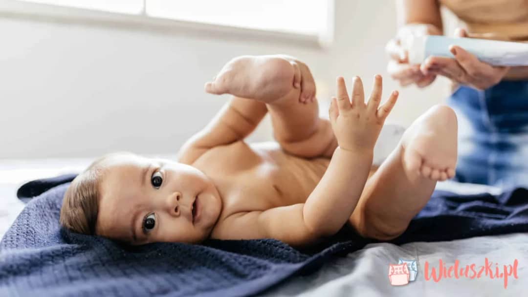 Zmiana pieluchy krok po kroku: Komfort, higiena i koniec z odparzeniami