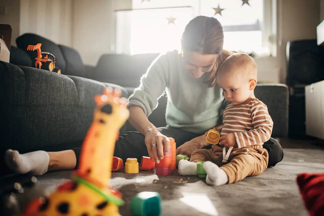 8-miesięczne dziecko: Zabawy sensoryczne DIY Rozwijaj zmysły bezpiecznie